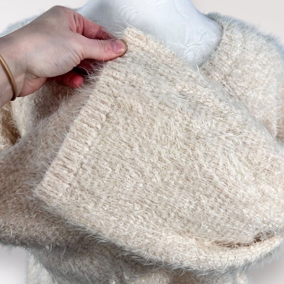 EM & ELLE Textured Fuzzy Cream Eyelash Knit Pullover Sweater Small - Picture 8 of 10
